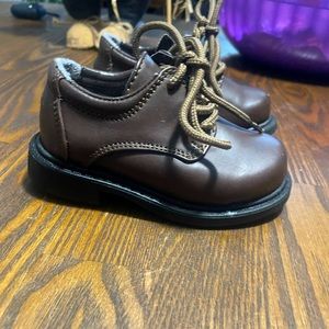 Toddlers size 6 Hushpuppies brown dress shoes
